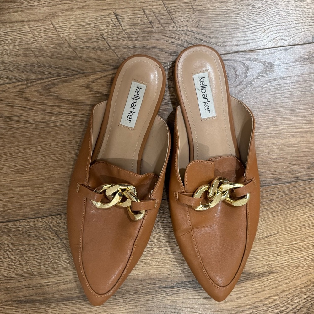 Kellparker Women's Tan Mules with Gold Chain
